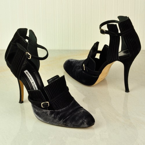 Manolo blahnik black velvet - blahnik,