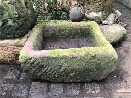 Antique sandstone sink - sandstone, /