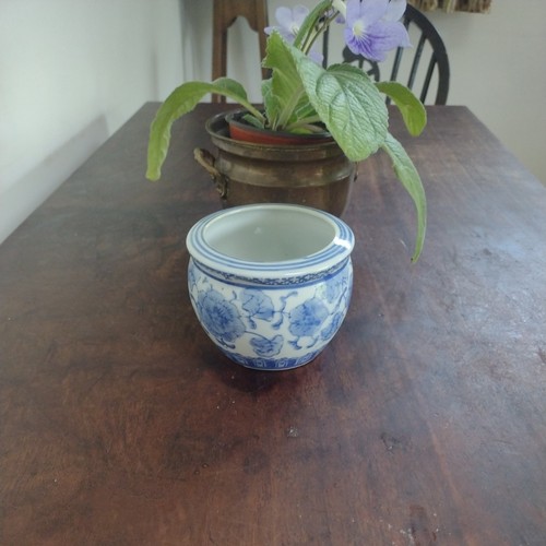Small chinese cache pot - chinese,
