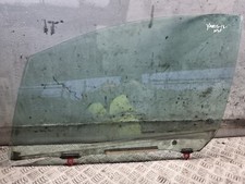 TOYOTA YARIS DOOR GLASS FRONT LEFT 43R001583 1.3L PET MAN HATCHBACK 2013