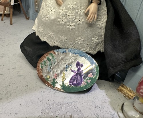 Dolls house round artisan - house, round.