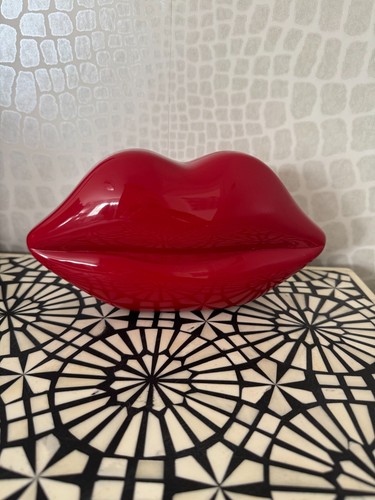 Bnwt lulu guinness red - guinness, lips