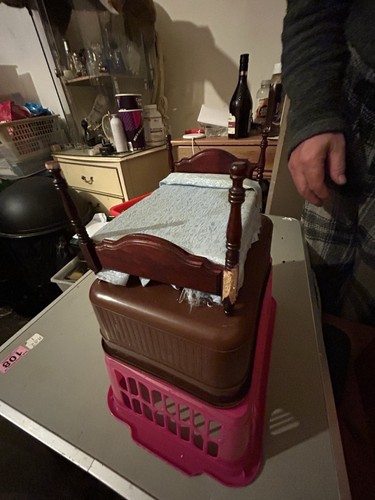Dolls house four poster - four,