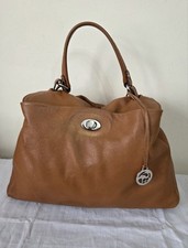 Vera Pelle Charlotte Tan