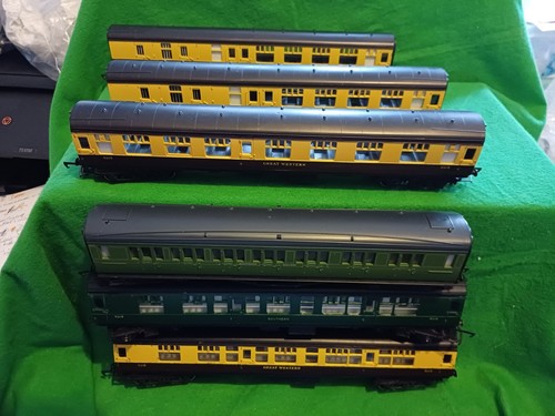 Hornby coaches southern and - southern,