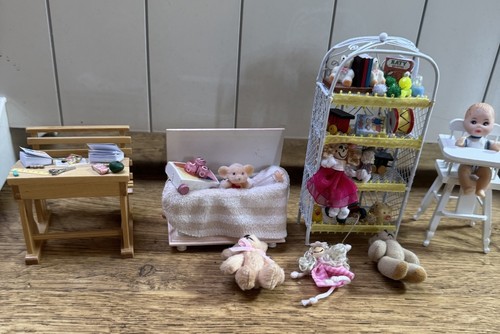 Job lot dolls house - job, of