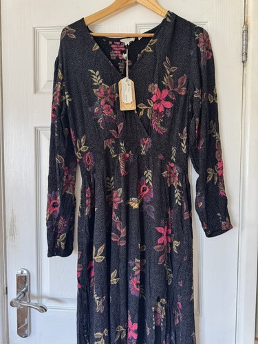 Fat face women - face, dress