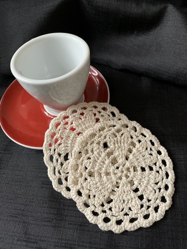 Beige vintage hand - beige,