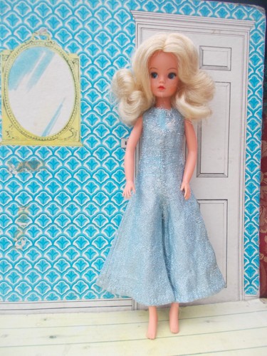 Gorgeous rare 1975 pretty - gorgeous, pose