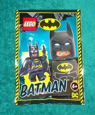 LEGO BATMAN : Batman with cape and 2 Bat-a-Rangs Polybag Set 212118 BNSIP