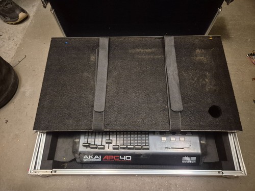 Gorilla flight case with - gorilla,