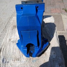 Vintage Record 1 Ton Engineers Bench Mounted Vice.  Used. But refurbished .