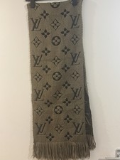 Louis Vuitton Scarf Im Good Condition.