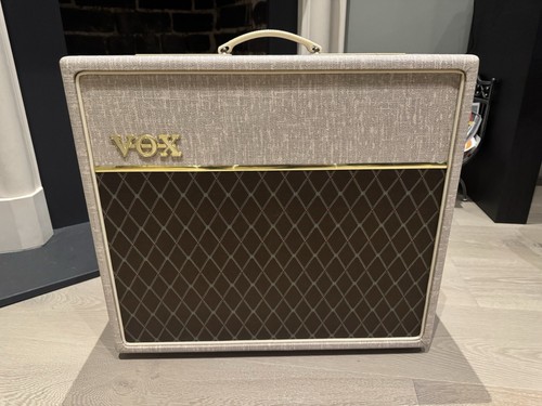 Vox ac15 hw1 - ,