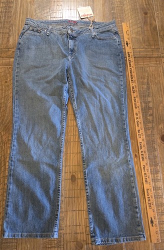 Nwt wrangler medium wash - wrangler, medium-wash