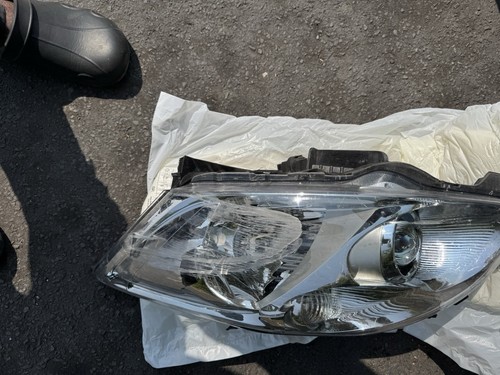 Left side headlight toyota - headlight,