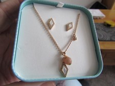 FOSSIL NECKLACE & MATCHING