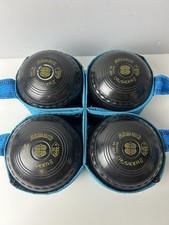 Almark Crusader II (2) Lawn Bowls Size 5H Set of 4 With Holder 17S070