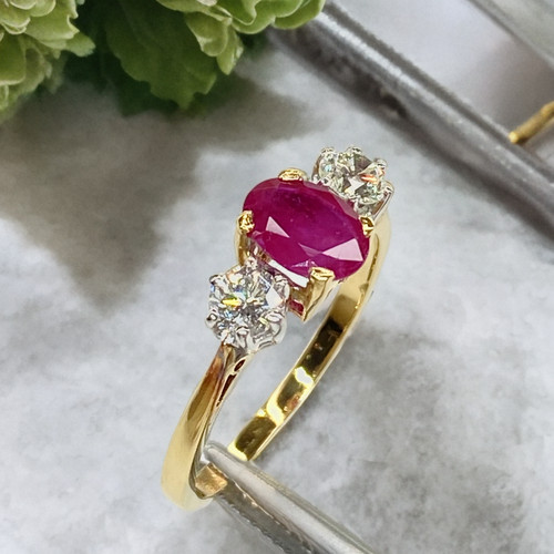 Oval ruby diamond ring - oval, 18ct