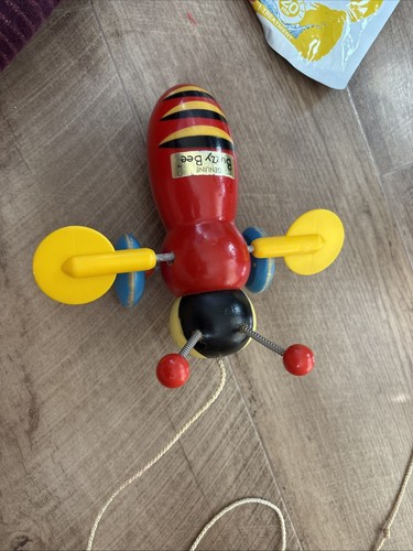Buzzy bee vintage pull - bee,