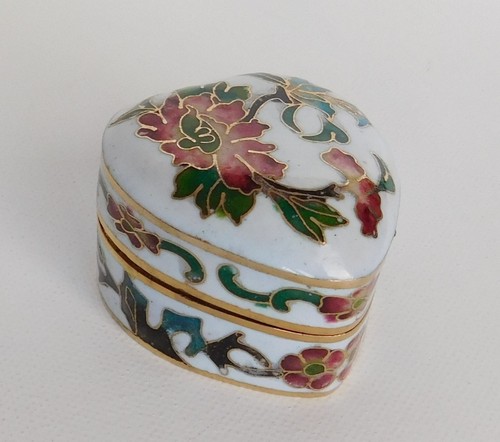 Vtg cloisonné white - white,