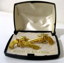 Vintage Kigu Gold Tone Antique Pistols Flintlock Guns Cufflinks in Original Box