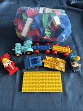 Duplo Bricks 128 Base Plate 2  Figures 1 Motor Bike F1 Car 1 Car 1 Tractor