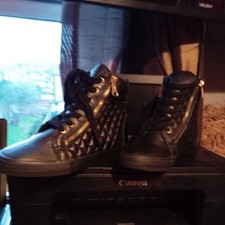 Gorgeous Juicy Couture Hi Top Shoes, Black, Size 5.5. Padded ankle boots,