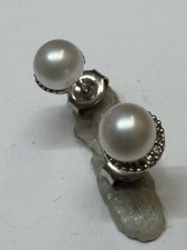 9ct White C/Pearl Diamond Stud