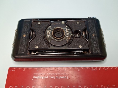 Soho model strut camera - b,
