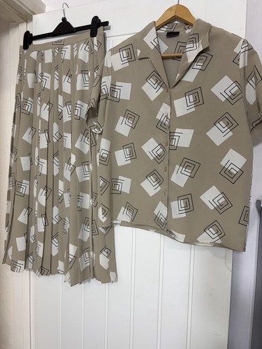 Alexon size 2 piece - |,