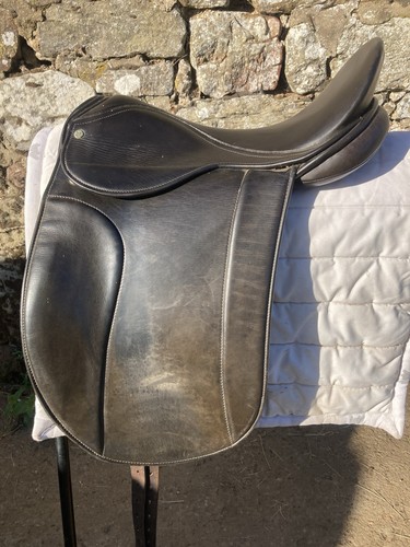 Falcon dressage saddle 5 - saddle, 17.5