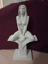 Modern White Nude Lady