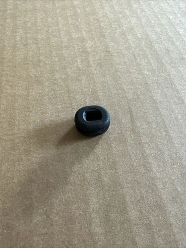 Rubber grommet - grommet, (grommet)