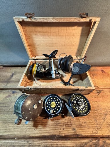 Various fishing reels-Vintage