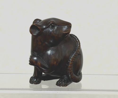 Mouse netsuke wood carving - netsuke,