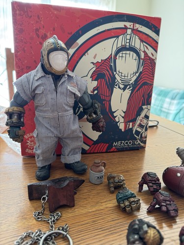 Mezco collective slugfest - mezco,