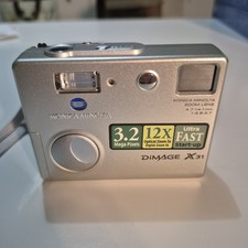Konica Minolta Dimage X31 3.2MP Compact Digital Camera Silver with Lowepro Case