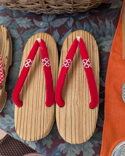 Japanese wood sandal for girl - wood,