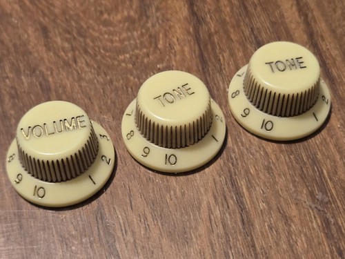 Relic strat knobs age white - relic,