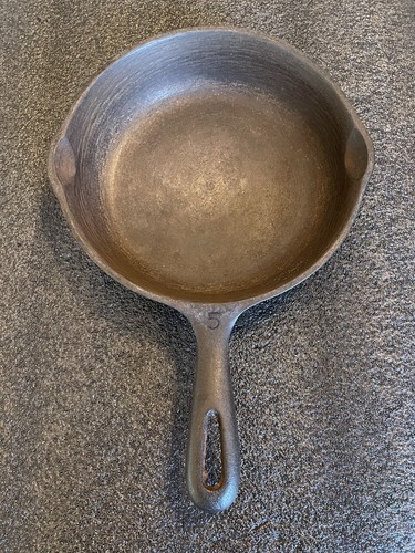 Vintage unbranded cast iron - cast,
