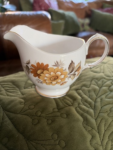 Queen anne bone china jug - queen,