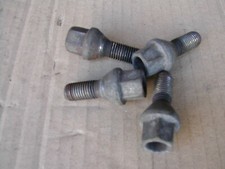Renault Megane 2  2007 1.5cc  Diesel 5dr Set 4 wheel bolts nuts
