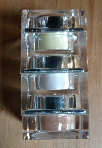 Models prefer face - face, powders