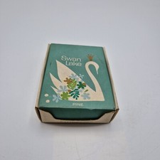 Vintage swan lake - vintage, bath