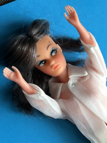 Vintage 1970s barbie - 💛,