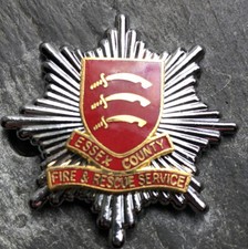 OBSOLETE ESSEX COUNTY FIRE AND RESCU CAP BADGE.