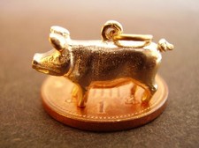 LOVELY 9K 9CT  SOLID GOLD '  PIG  '  CHARM CHARMS