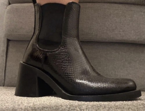 Square toe heeled - toe,