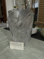 Lalique Martinets Vase, with flying Swifts / Swallows. 24.5 cm tall,  4.4 kilos